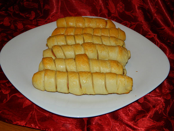 Crenvursti in coca de clatite