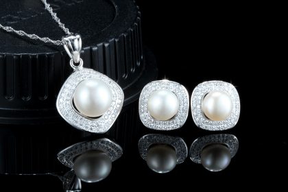 Set argint 925 colier si cercei eleganti cu perle naturale fata
