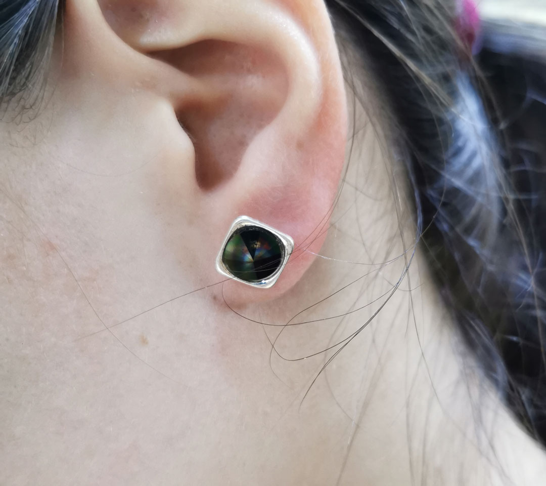 cercei-mici-argint-925-cu-elemente-swarovski Cercei mici argint 925 cu elemente Swarovski model