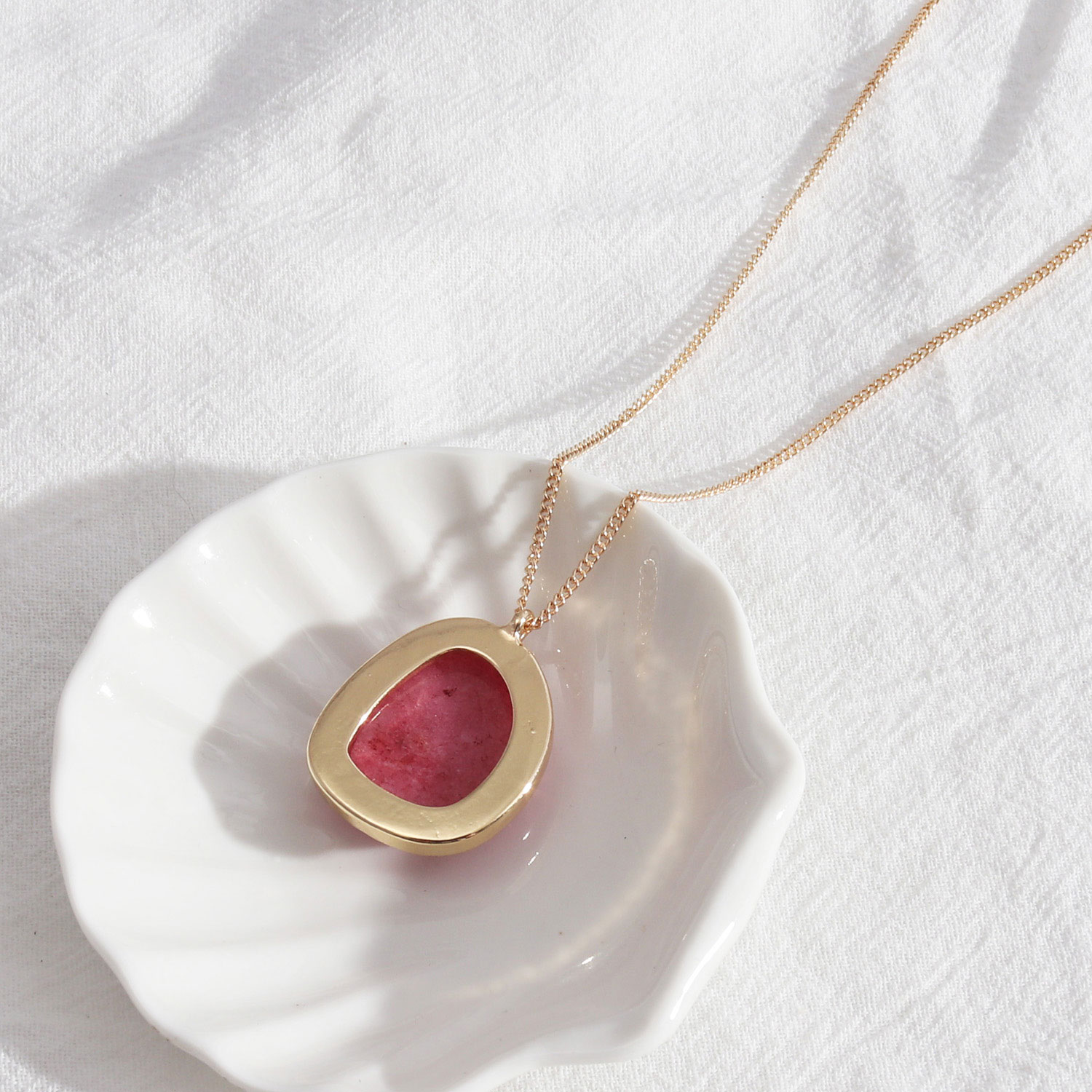 Colier handmade piatra naturala roz profil