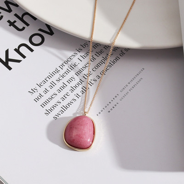 Colier handmade piatra naturala roz