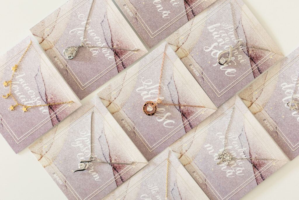 Noua colecție de coliere de argint