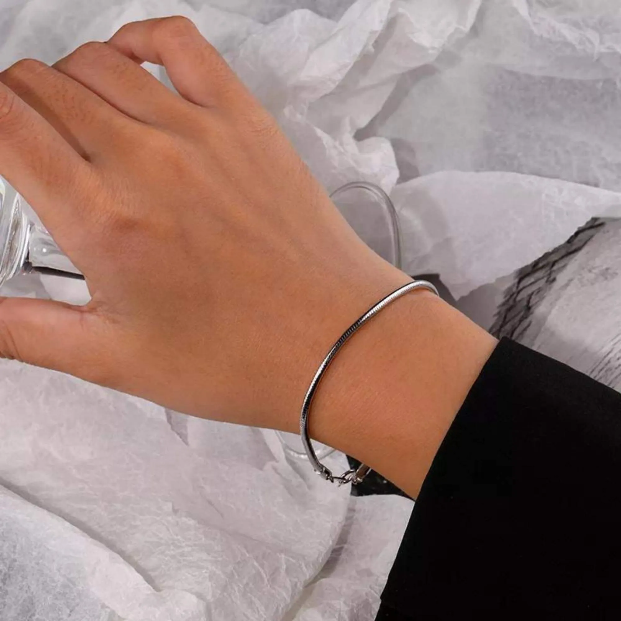 bratara-argint-925-snur-greta-fundal