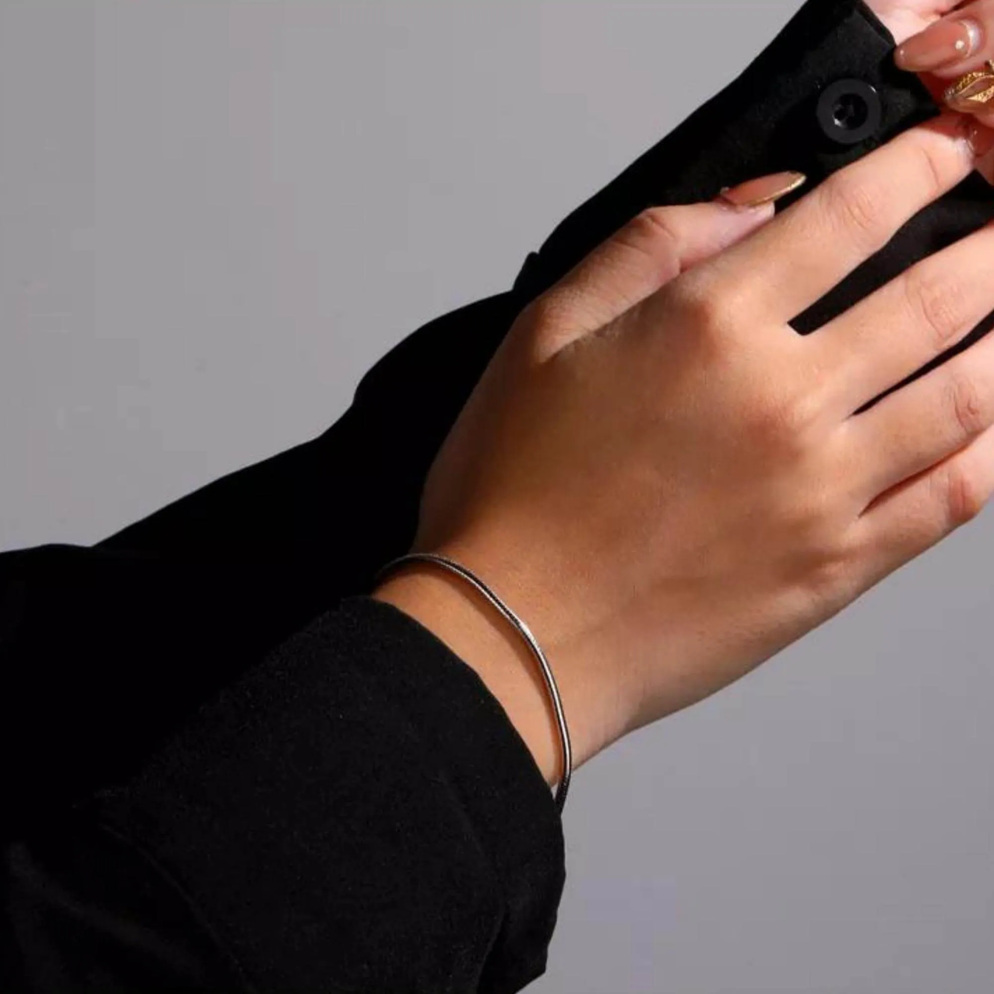 bratara-argint-925-snur-greta-fundal