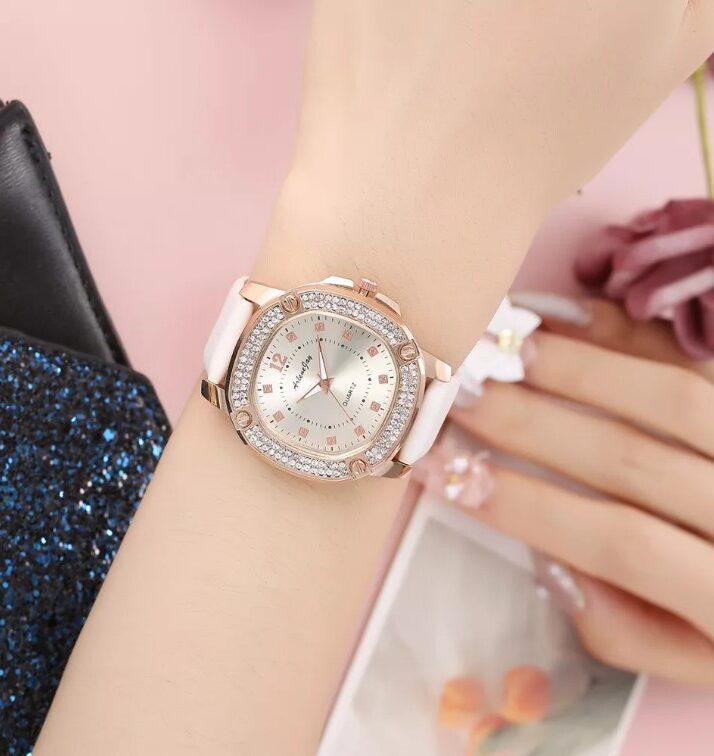 Ceas alb cadran patrat cu cristale (2)