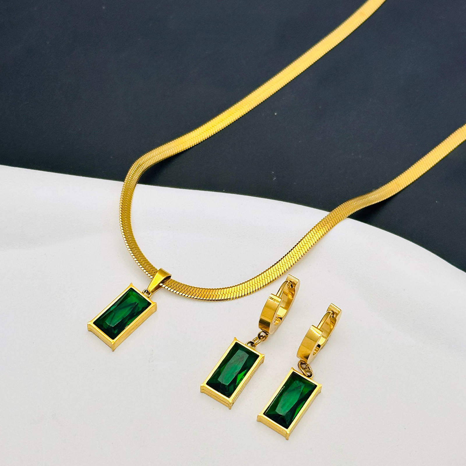 Set cercei si colier placat aur Eclipsa Verde
